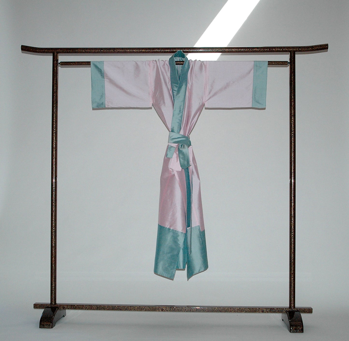 Seiden-Kimono zum Wenden aus Doupion-Seide, rosa-mint, von Design Gianni Sarto luxuriös, Design Gianni Sarto