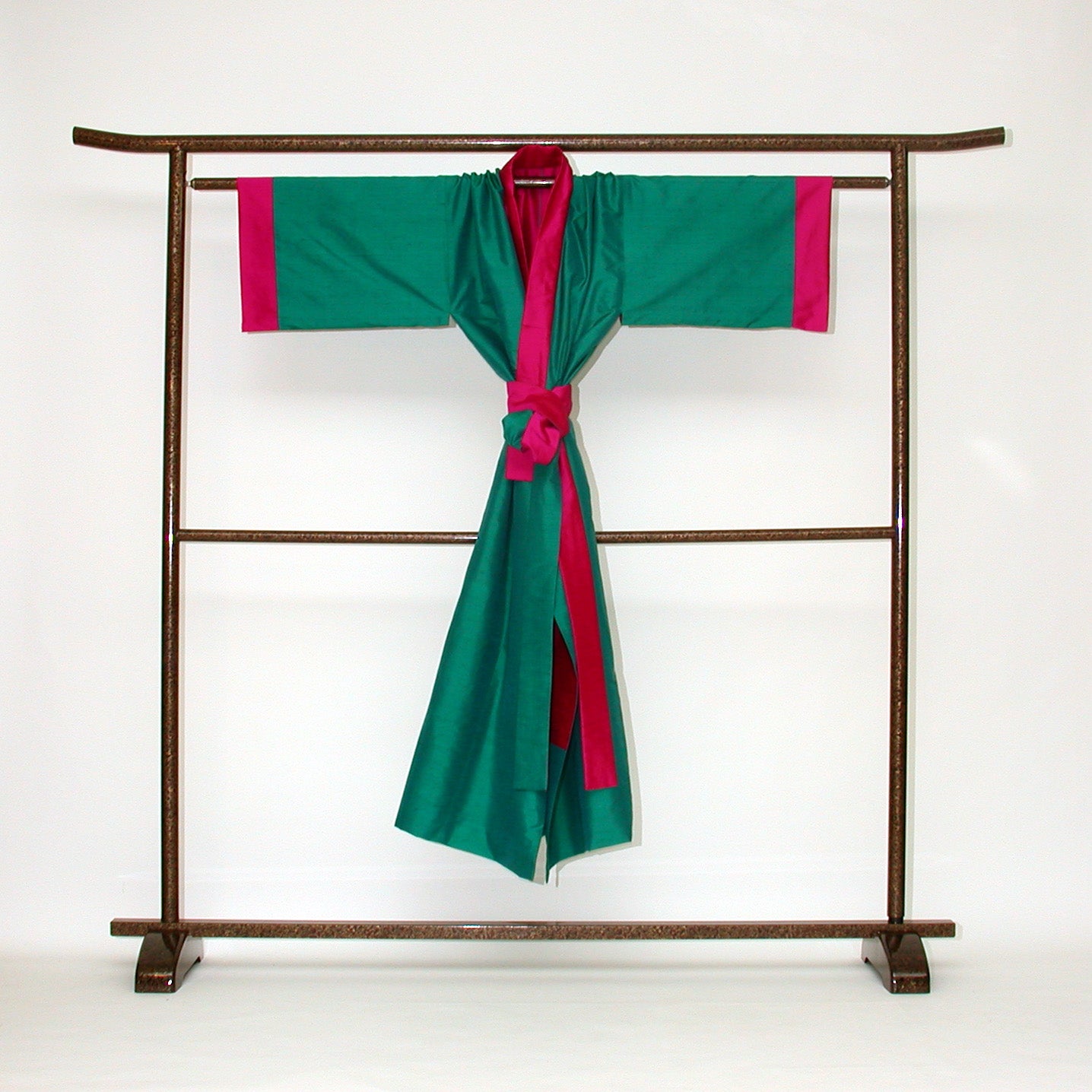 Seiden-Kimono zum Wenden aus Doupion-Seide, grün-pink, von Design Gianni Sarto luxuriös, Design Gianni Sarto