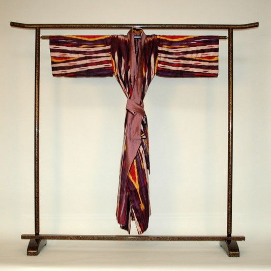 Kimono-Raritaet, handgewebte Ikatseide mit DoupionSeide. Design Gianni Sarto