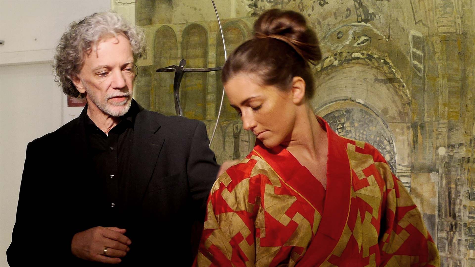 Gianni Sarto präsentiert eine außergewöhnliche Kimono-Raritaet, getragen von einer jungen Kundin, im Design Gianni Sarto